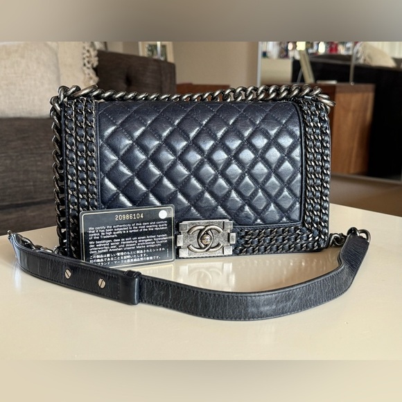 Gorgeous Authentic Chanel Boy Bag Medium Glazed Calfskin Navy Blue Chain Purse - Picture 3 of 17